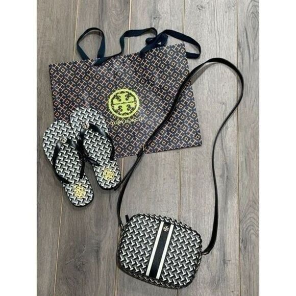 LIKE NEW Tory Burch Crossbody & sandals  set - Picture 1 of 10
